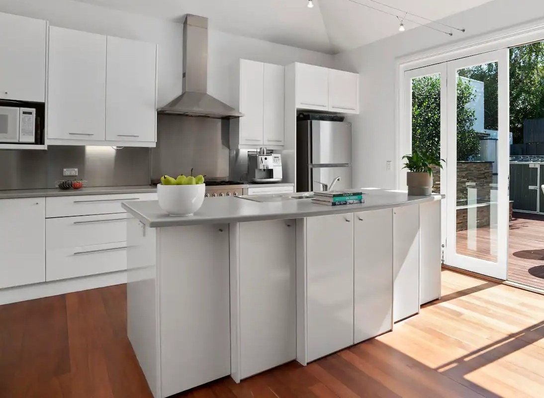 Stylish, Spacious Home in Albert Park Precinct gallery image 5