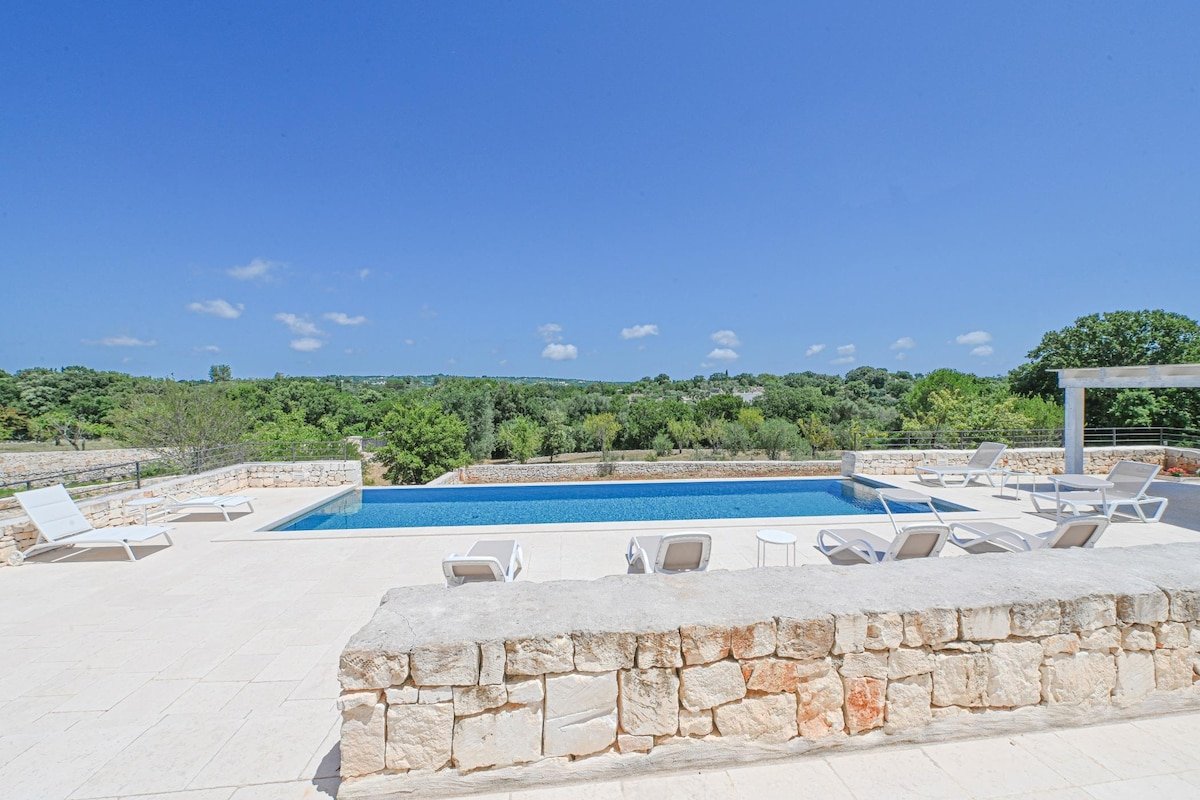 New Villa Antares with infinity Pool in Ostuni gallery image 3