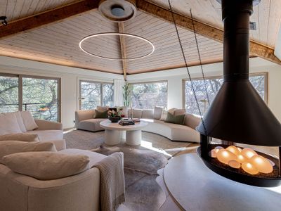 Modern Elegance, Chef’s Kitchen, Prime Austin Spot