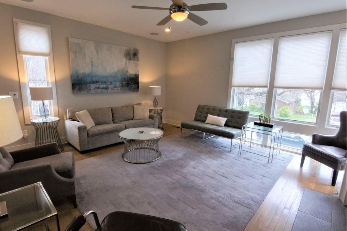 2 Rooftop Homes • Walk to Gulch & Broadway! gallery image 5