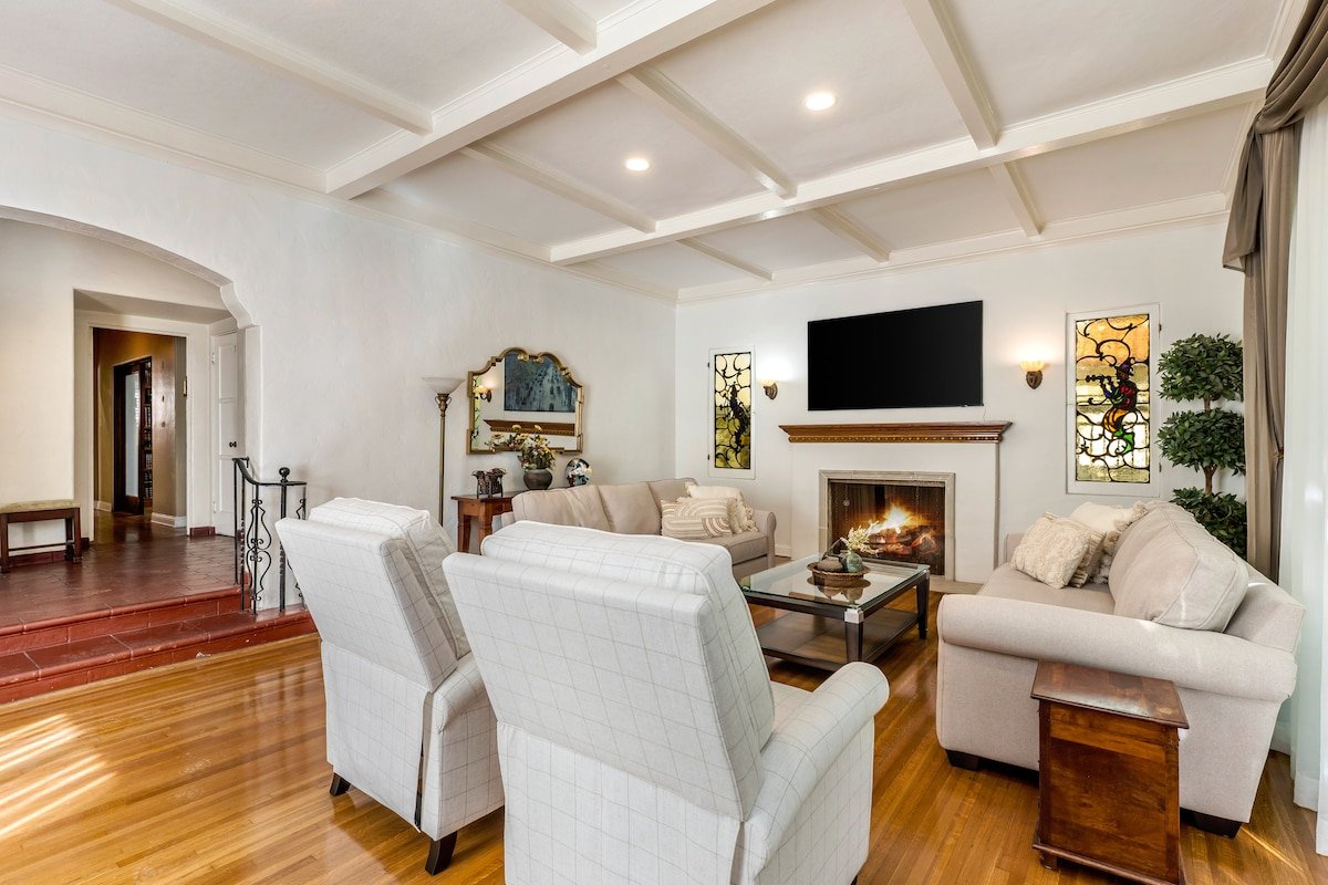 Spanish Gem in West Hollywood gallery image 2