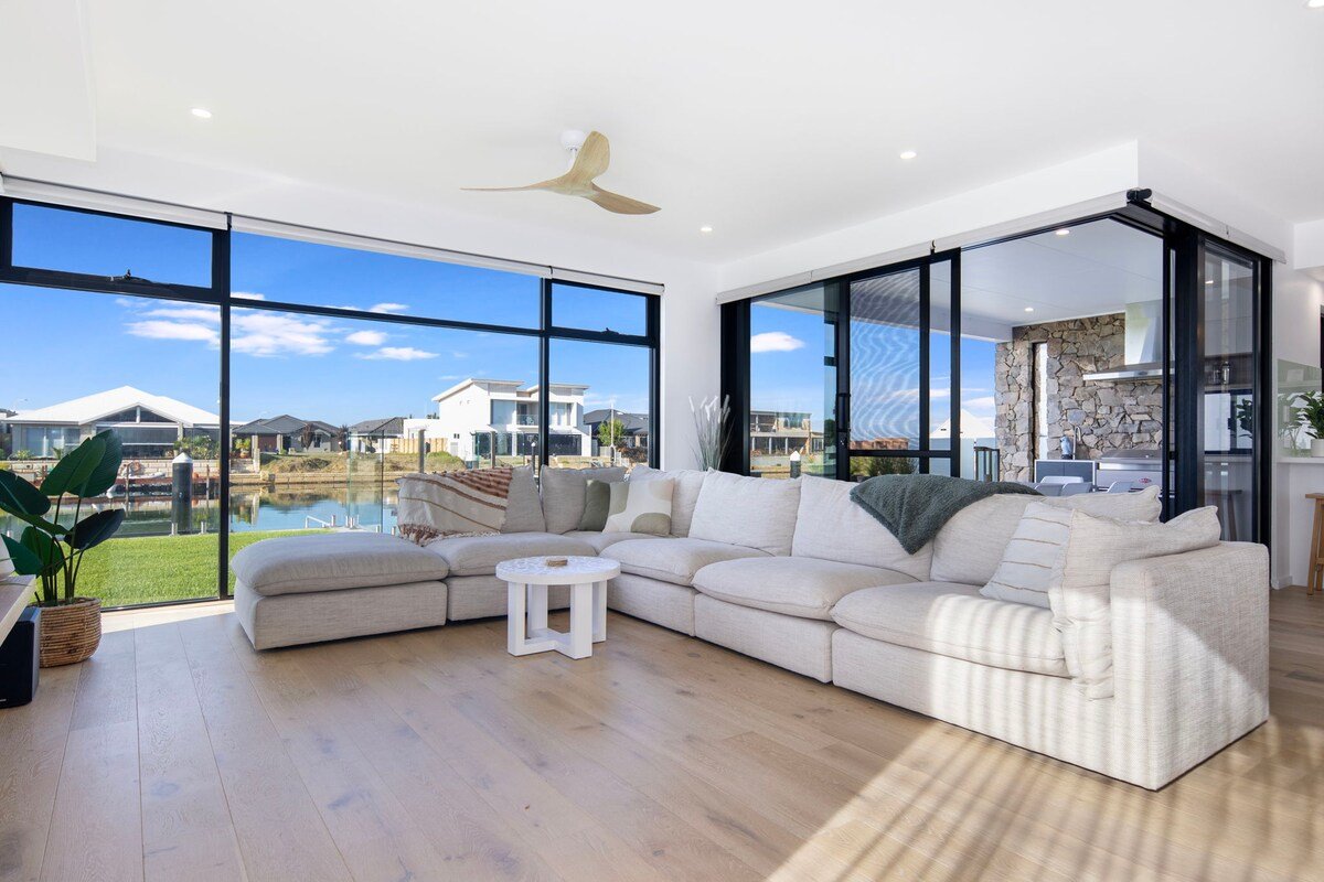 Ultimate Luxury on the waterfront gallery image 4