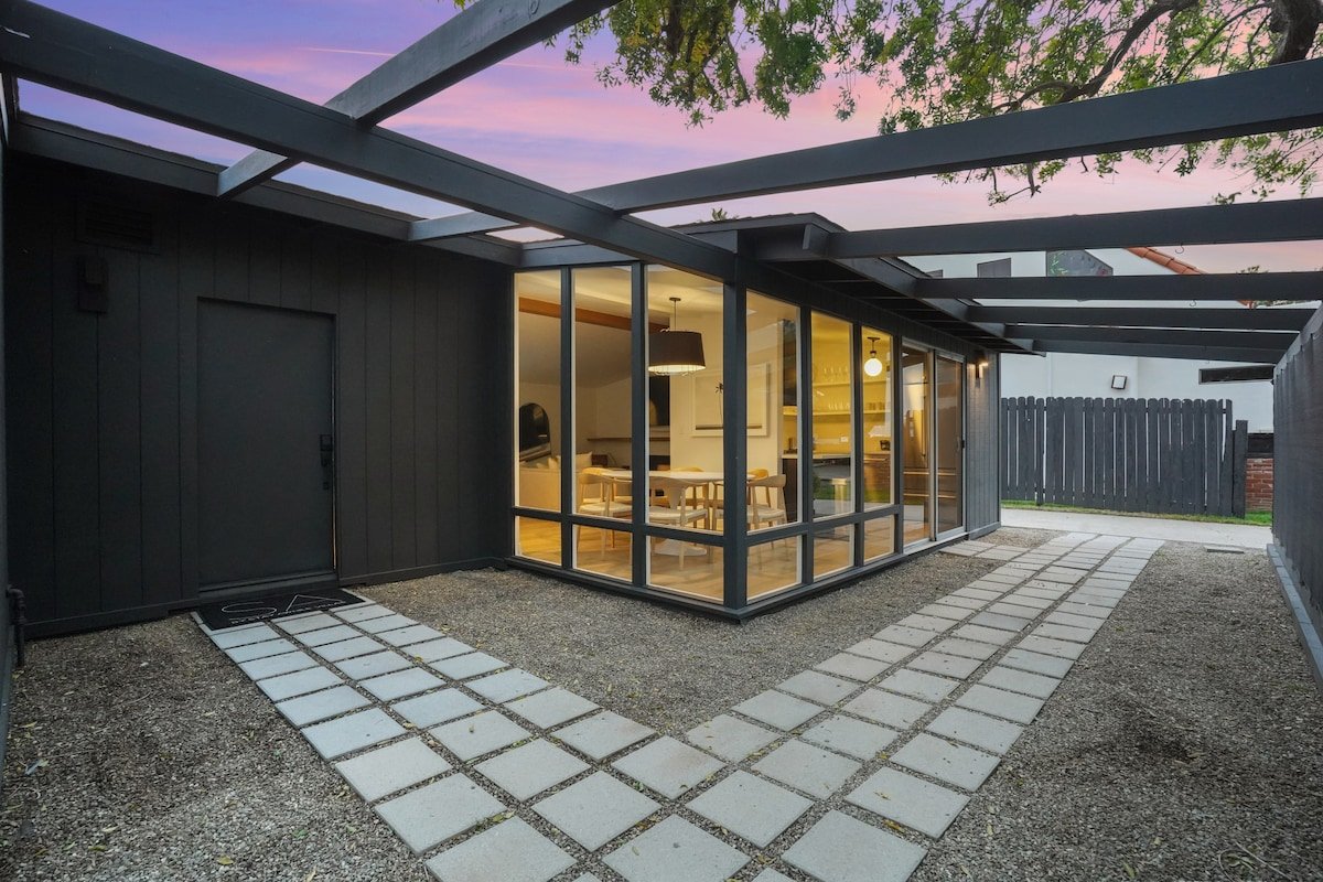 Malibu Beach House by Stay Awhile Villas gallery image 4