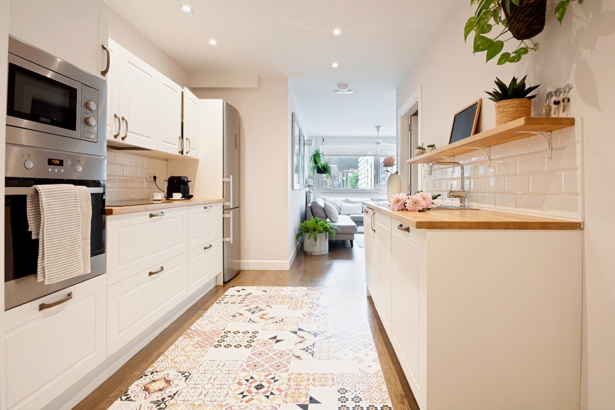 ❤ of San Sebastian | Walk Score 99 | 3 Baths gallery image 5