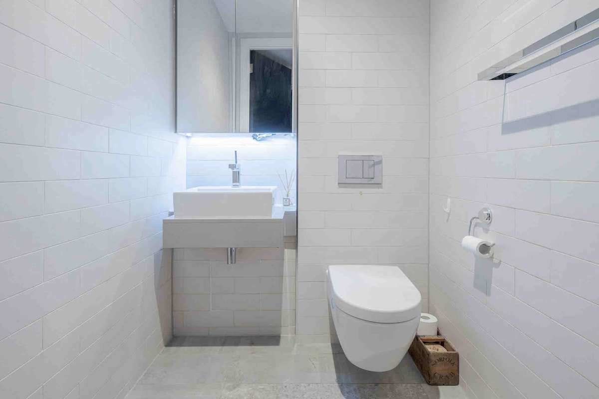 Lovely & quiet 4BR family home in Zone 1 gallery image 5