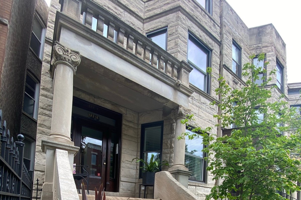 Wrigleyville Inn. Historic Greystone, Free Parking gallery image 5