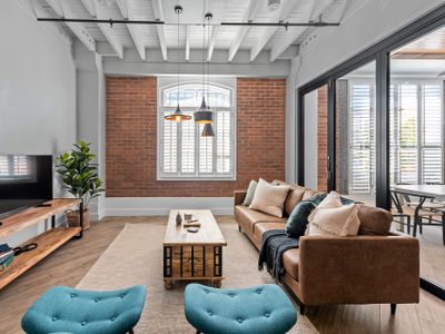 Luxurious Woolstore Living! ~Teneriffe