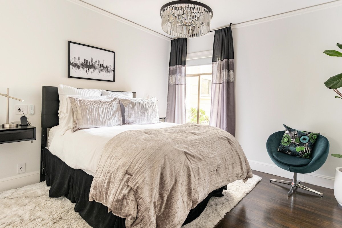 Gorgeous Marina Home near the Golden Gate Bridge gallery image 5