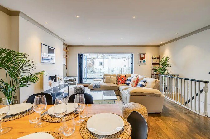 Kensington – Charming, Peaceful 5Bed Mews Home gallery image 2