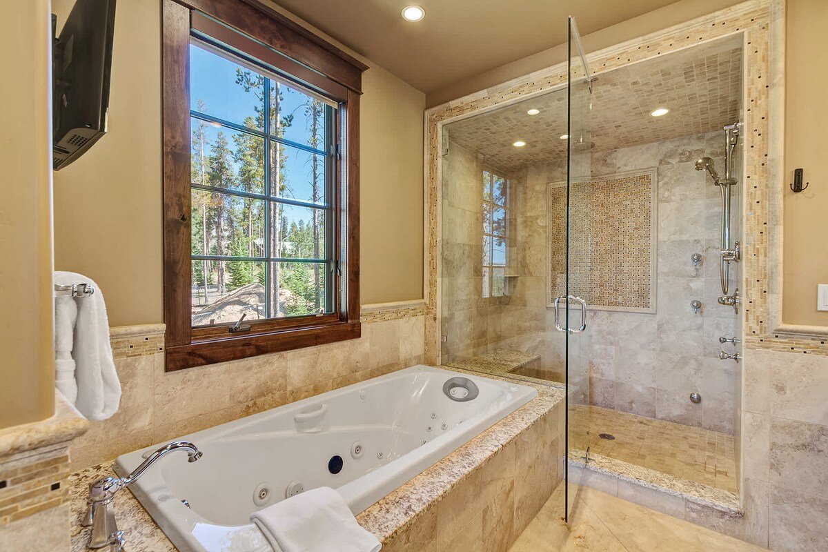 Gorgeous Home w/ Fire Pit, Walk to Ski Lifts! gallery image 2