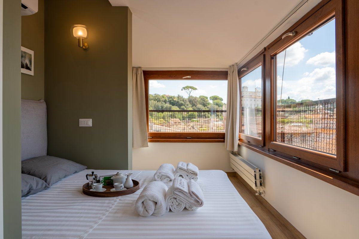 [Sky Domus] Historic Center Penthouse With Jacuzzi