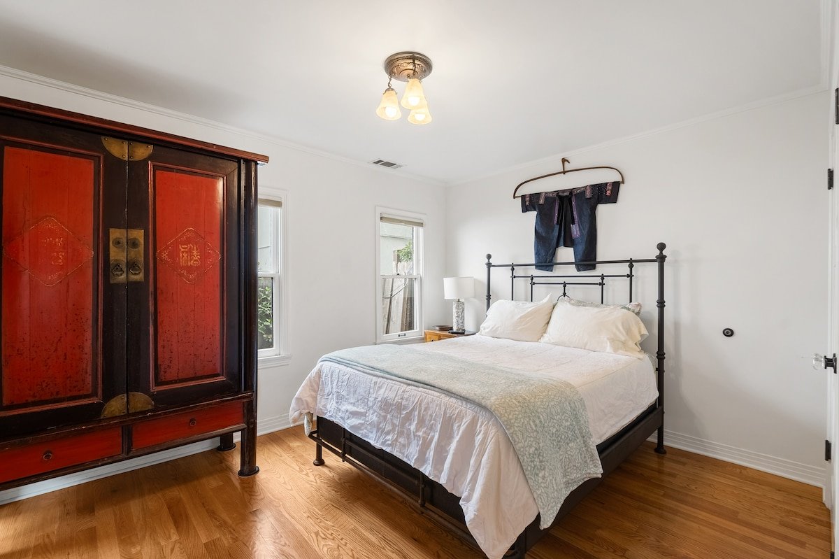 Serenity place, 2BD house in SM w/ free parking gallery image 5