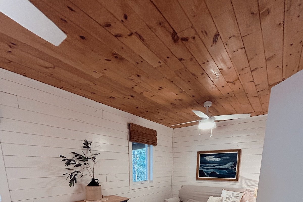 Queen of the Bluff: coastal cottage charm gallery image 3