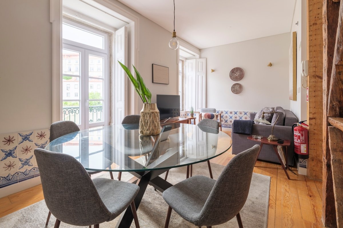 Alfama Castle Fabulous First floor Apartment in Restored 19th Century Building gallery image 4