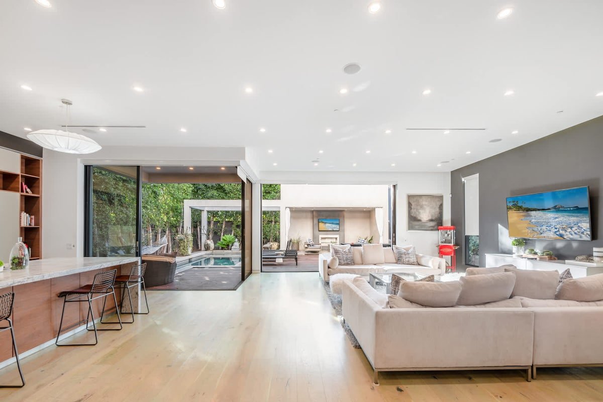 5 BR Villa in the Grove – Pool & Spa gallery image 5