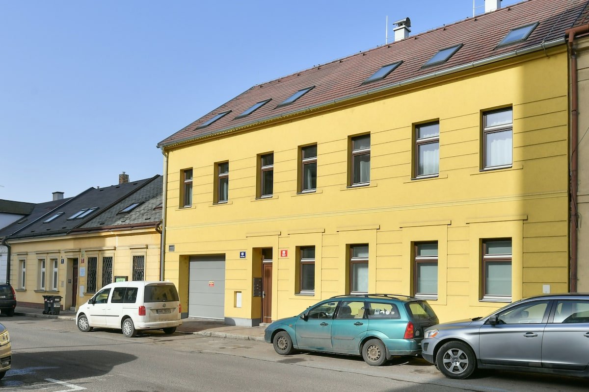 A Modern House with Garden close to Metro station gallery image 4