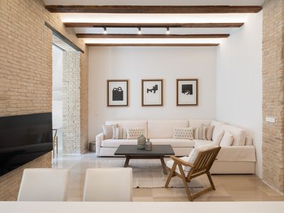 Prime location, sunny terrace 4B-4Bath