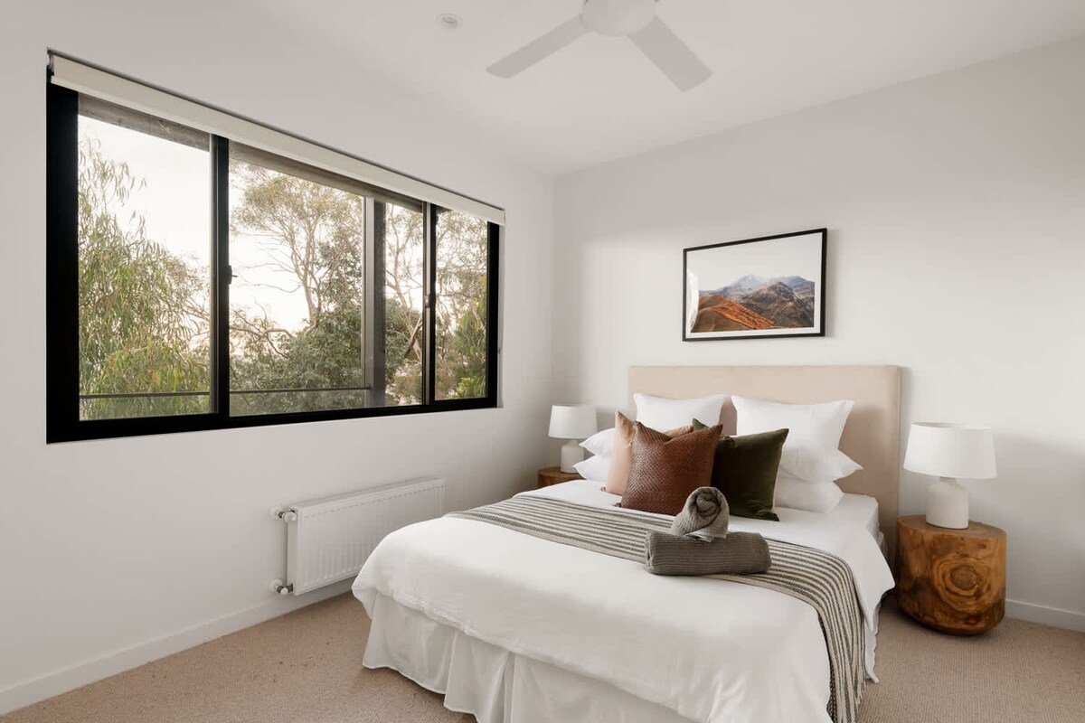 Banksia | Luxury Home with Views gallery image 2