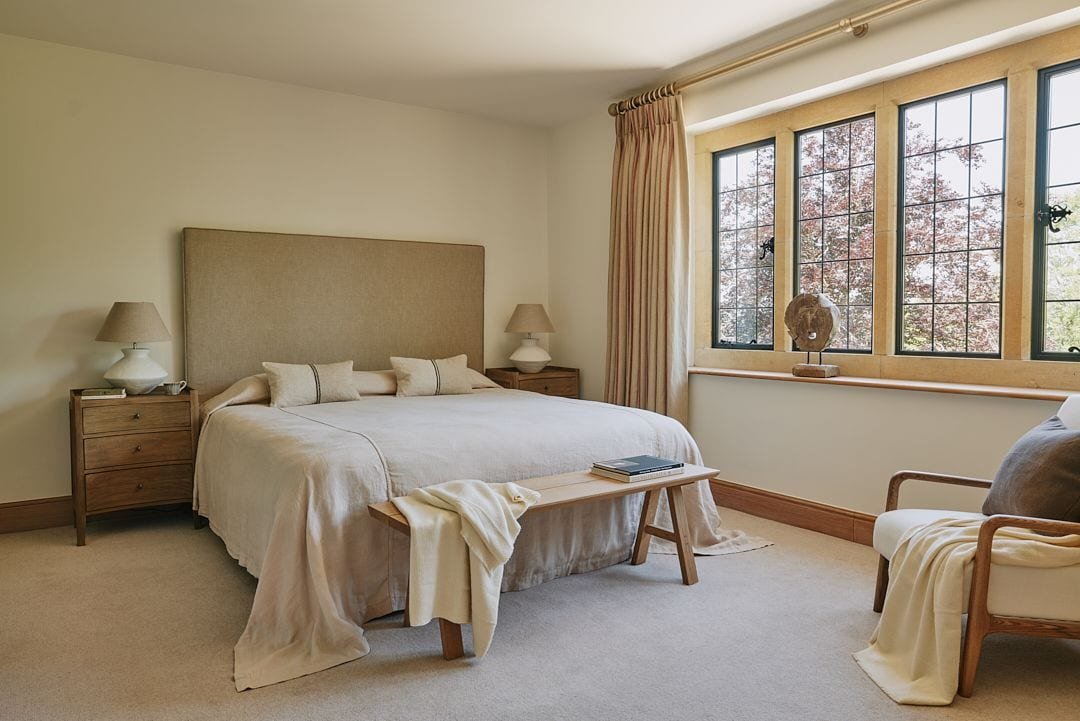 Elegant Cotswold home with indoor pool and sauna gallery image 3