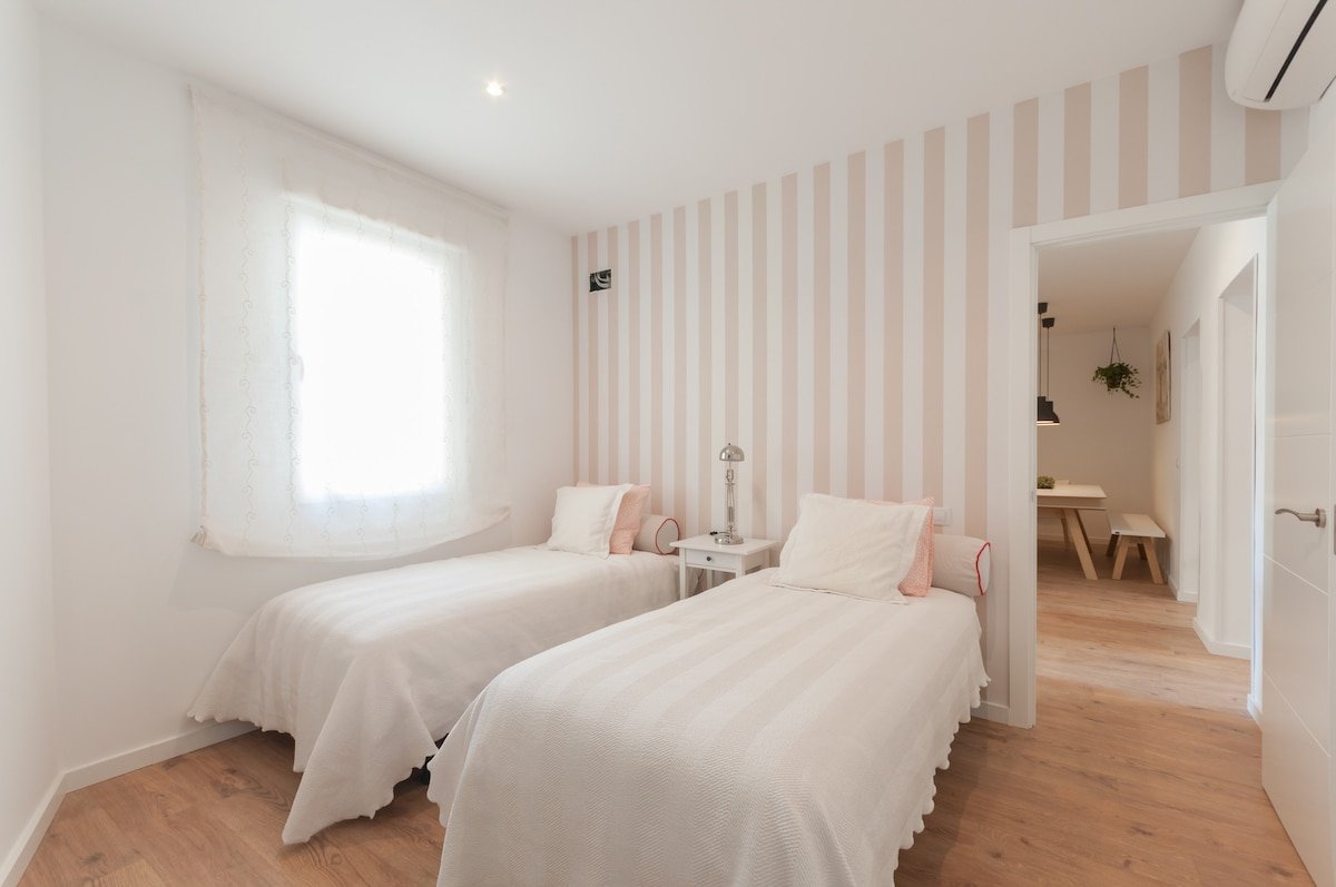 LAVAPIES, THE LIGHT gallery image 5