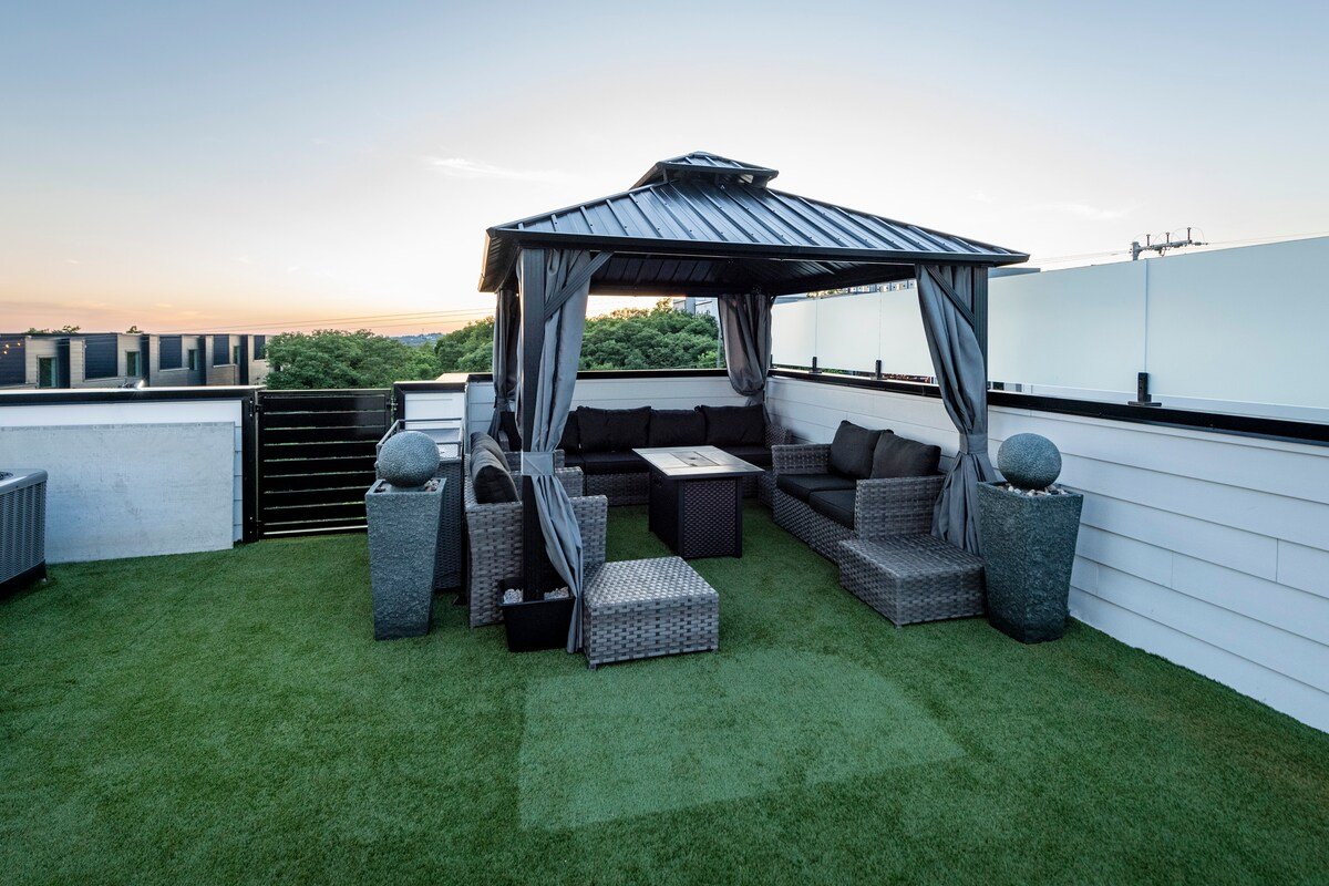 The Golden Manor gallery image 4