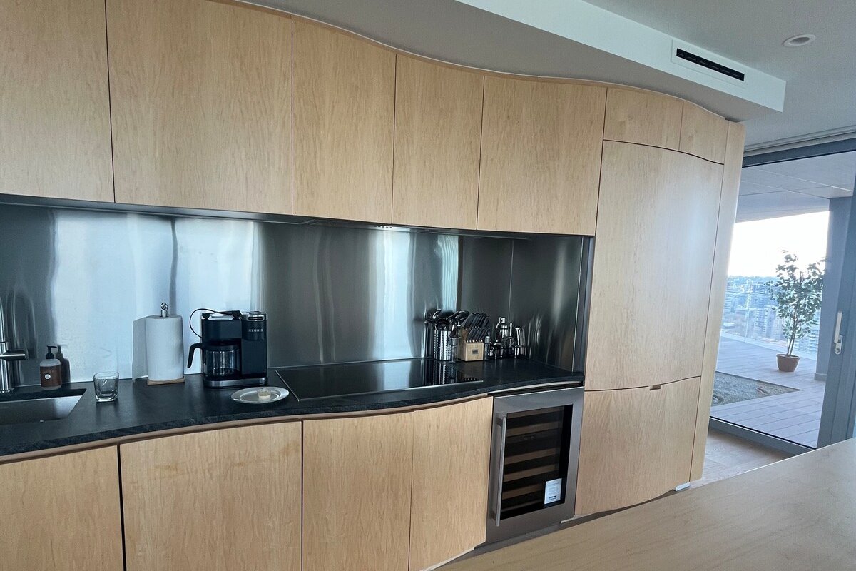 Luxurious Coal Harbour Condo gallery image 5