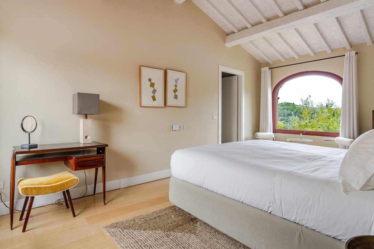 Luxury 8 bed villa near Florence with heated pool gallery image 2