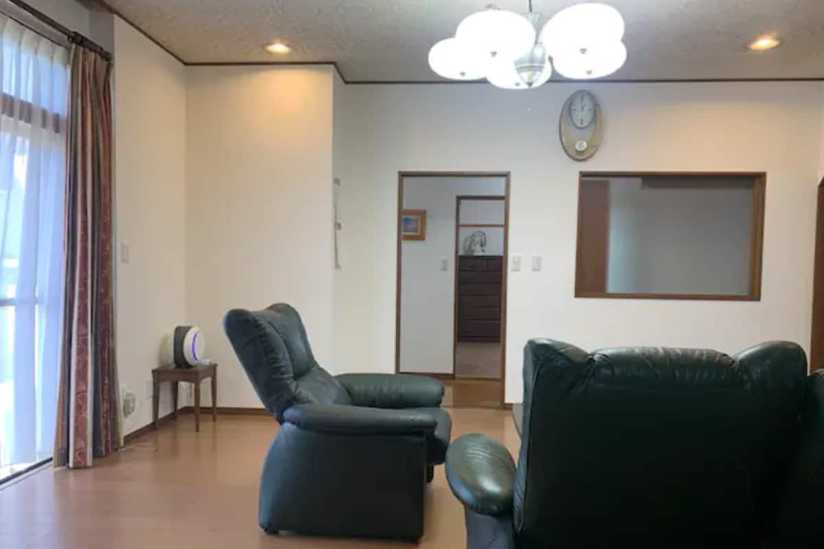 4 minutes direct to Shinjuku Maximum 13 persons gallery image 3