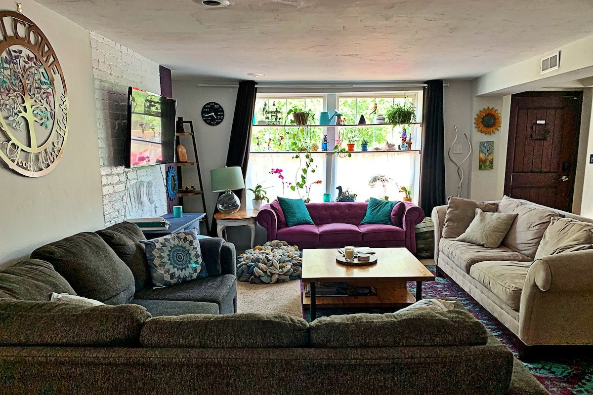 The Good Vibes House – Private shower per bedroom! gallery image 5