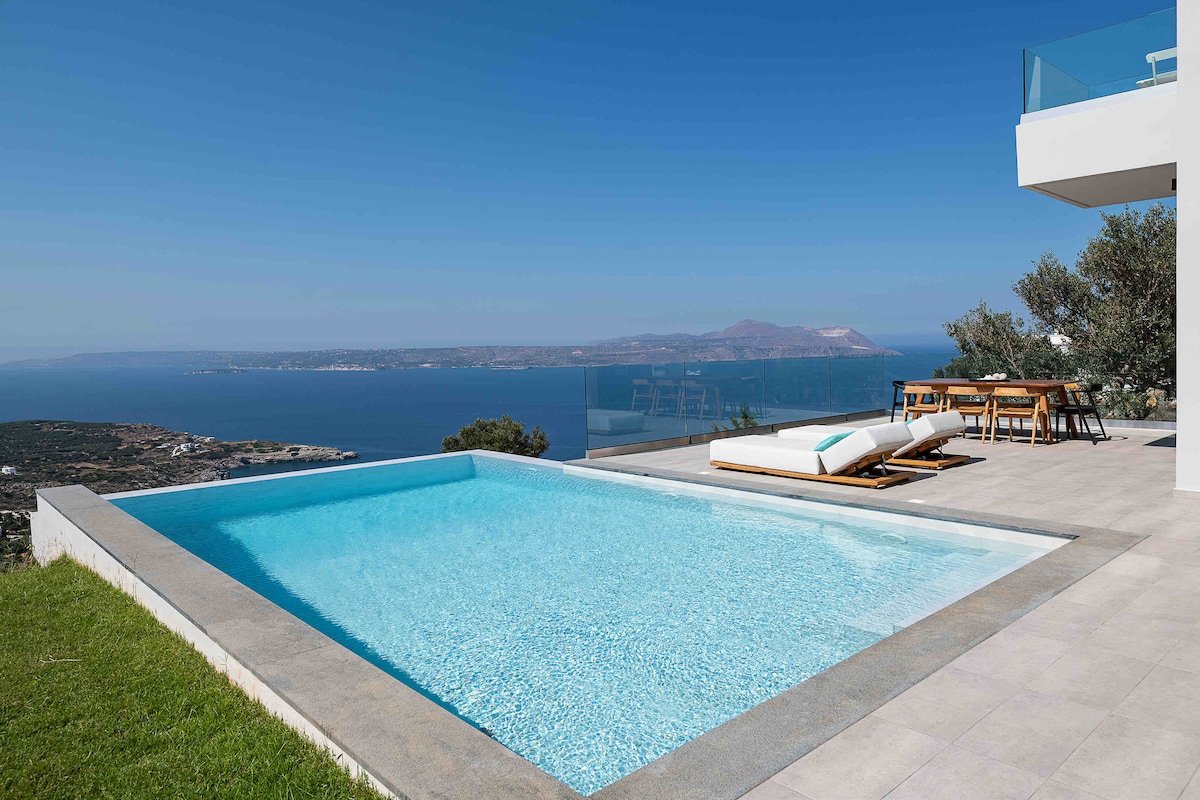 PhantΩm Villas, Villa Hero (heated pool) gallery image 5