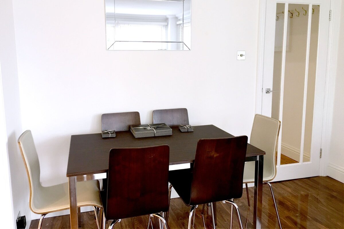 3-Bed/2-Bath Walk to Oxford St W1. Clean. King bed gallery image 4