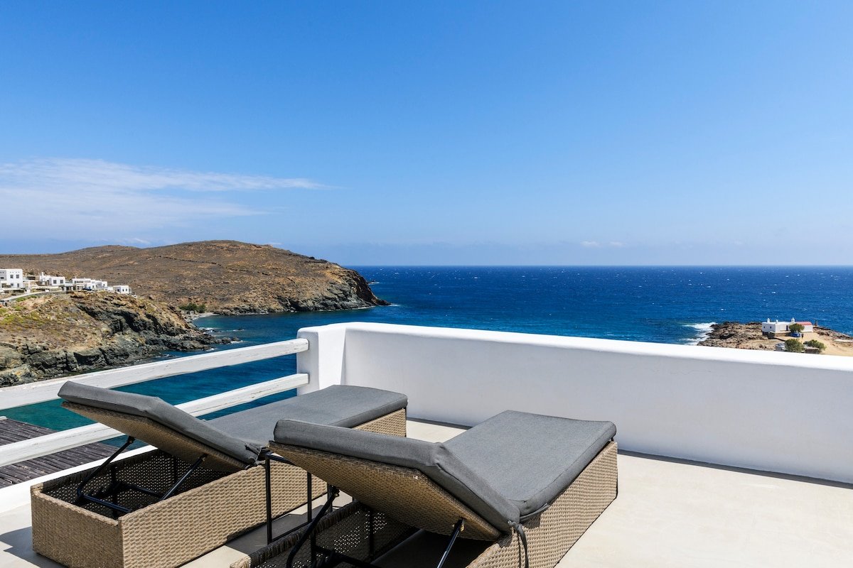 Mykonos Big Blue Seaside Villa with Infinity Pool gallery image 5