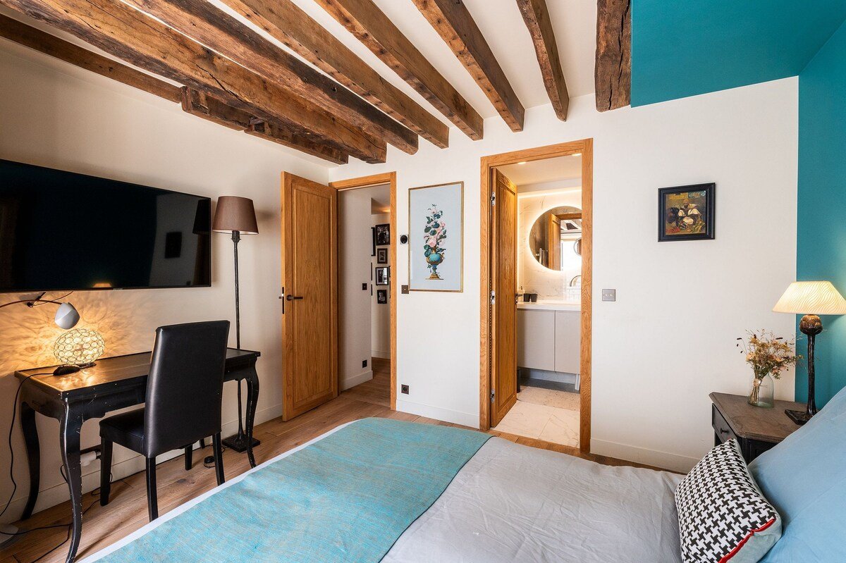 Par014 – Exceptional Penthouse in Saint-Germain gallery image 3