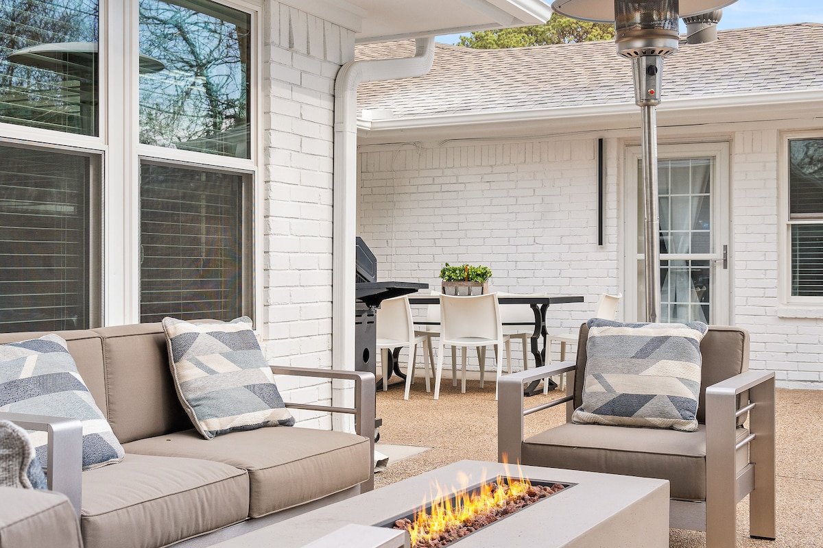 Spacious 6BR by AT&T Stadium Stockyard Heated Pool gallery image 5