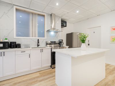 Big & Quiet – Sleep-Only 7BR in Downtown Montréal