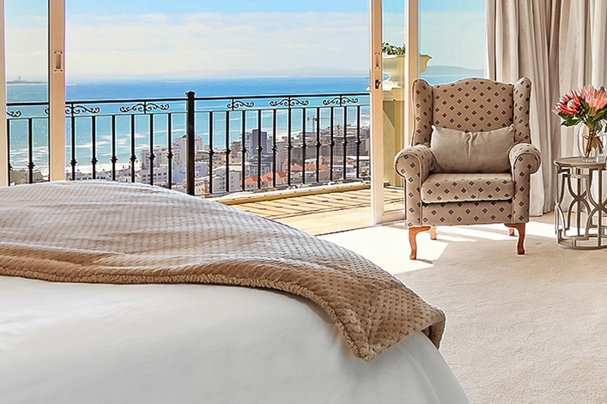 The Fabulous ‘ Villa Stanleon ’ in Bantry Bay LUX gallery image 3