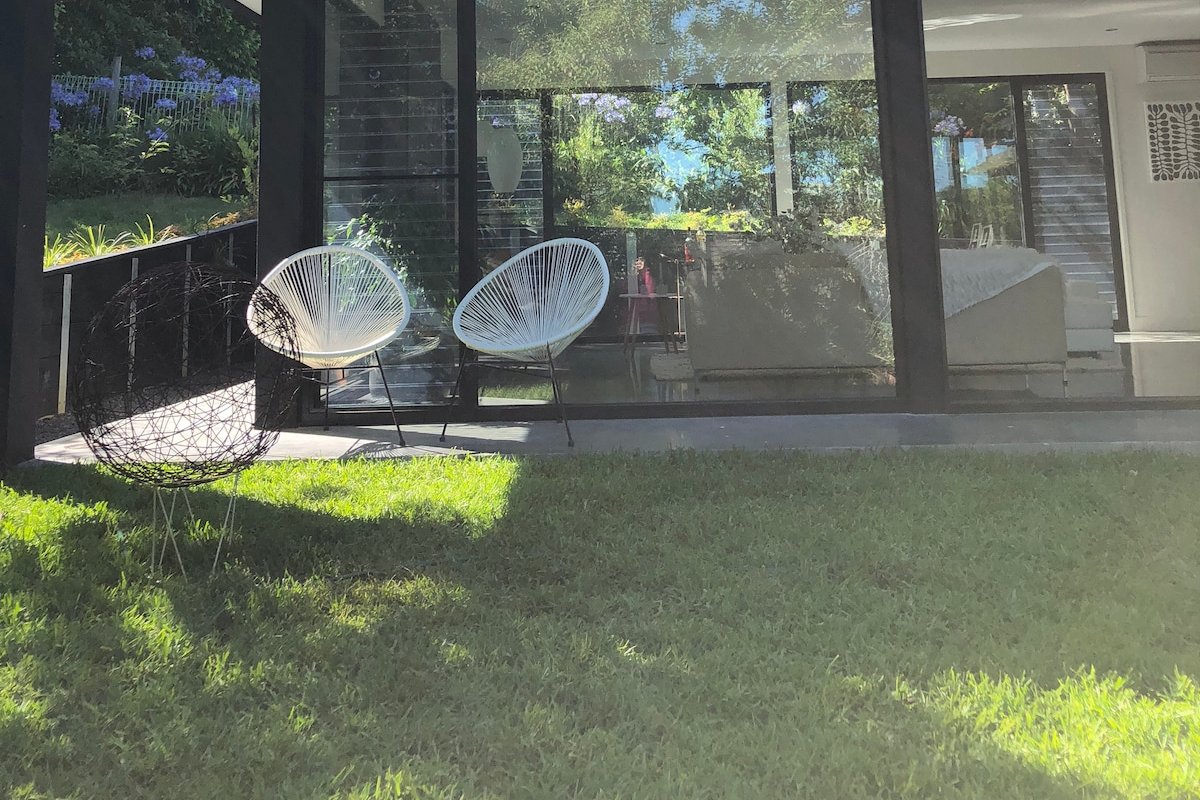 Stunning 50’s Beach House gallery image 5