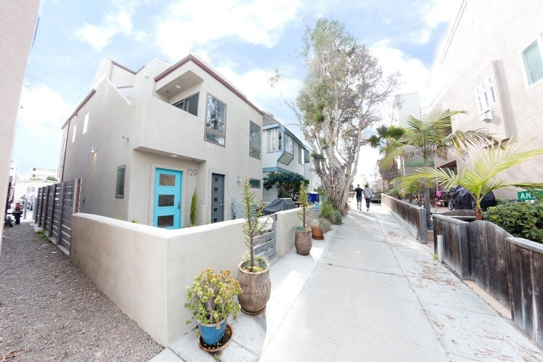 Modern Sandcastle 4bedRM/ 3.5 bath/AC by the Sea gallery image 3