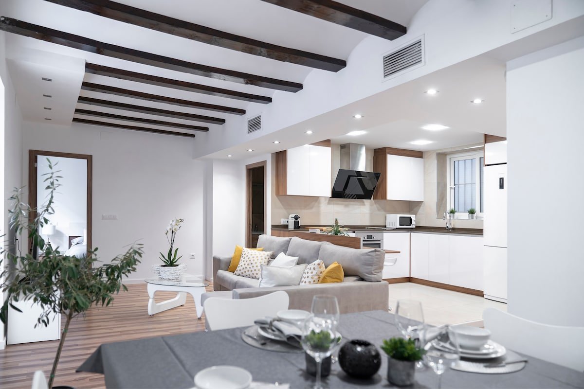 Design flat next to the cathedral with 2 bathrooms gallery image 2