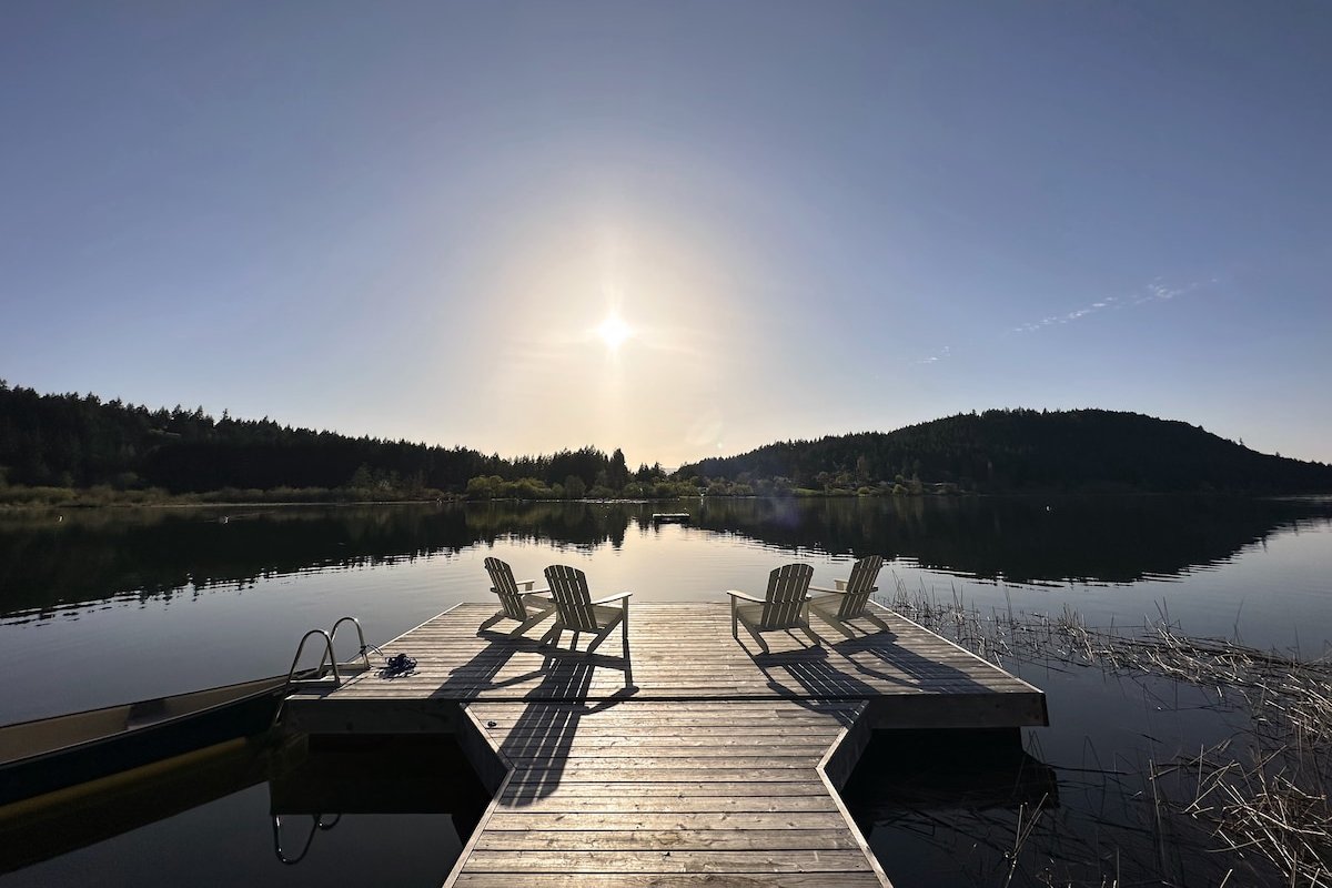 Luxury 2BR Cabin on St. Mary Lake gallery image 5