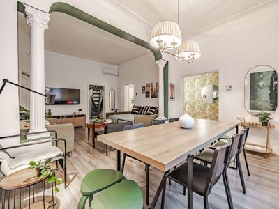 Massive 2 Storey Sleeps 20 w/ FreeParkings