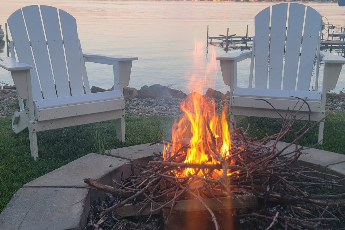 Lake Waconia meets Hawaiian style! EV2 charger gallery image 2