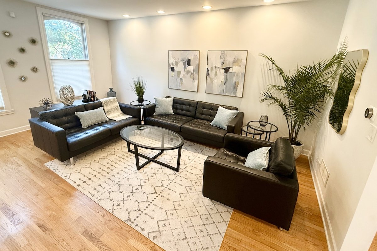 Lincoln Park – Amazing Game Room – Best Location gallery image 2