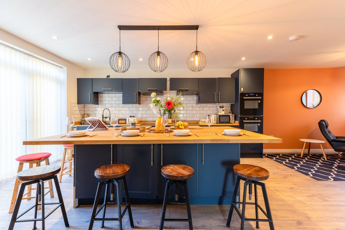 Newly Renovated 5 Bed + 5 Bath!