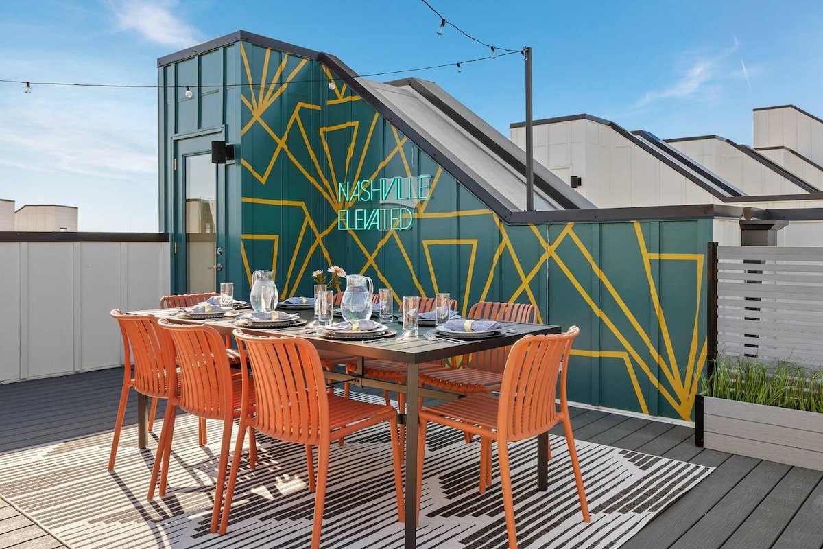 Private Rooftop Hot Tub, Sauna, Fire pit, Gym gallery image 4