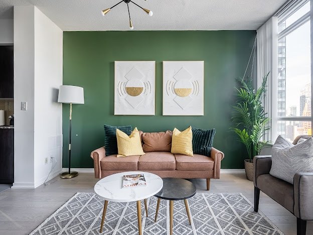 Less than*500m* to everything! DT T.O+Parking gallery image 2