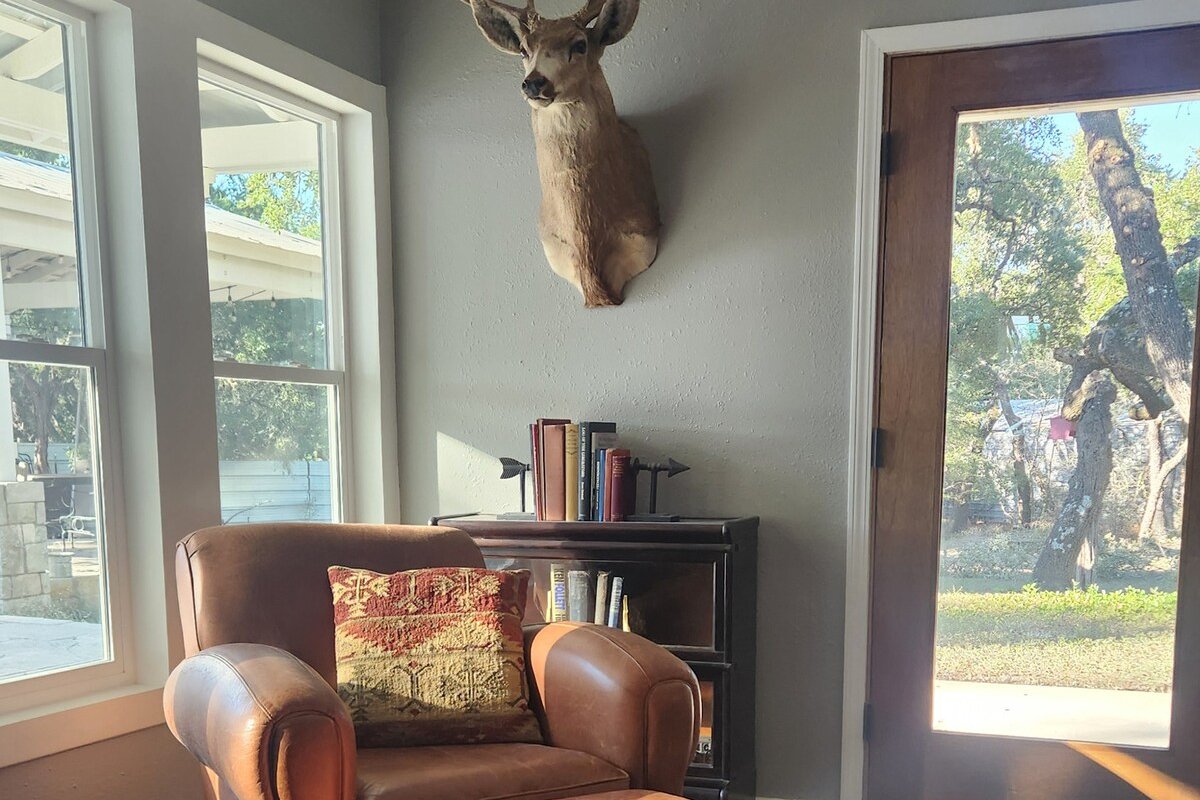 Huge Pool | Sleeps 15 | Southwest ATX | 2 Acres gallery image 3