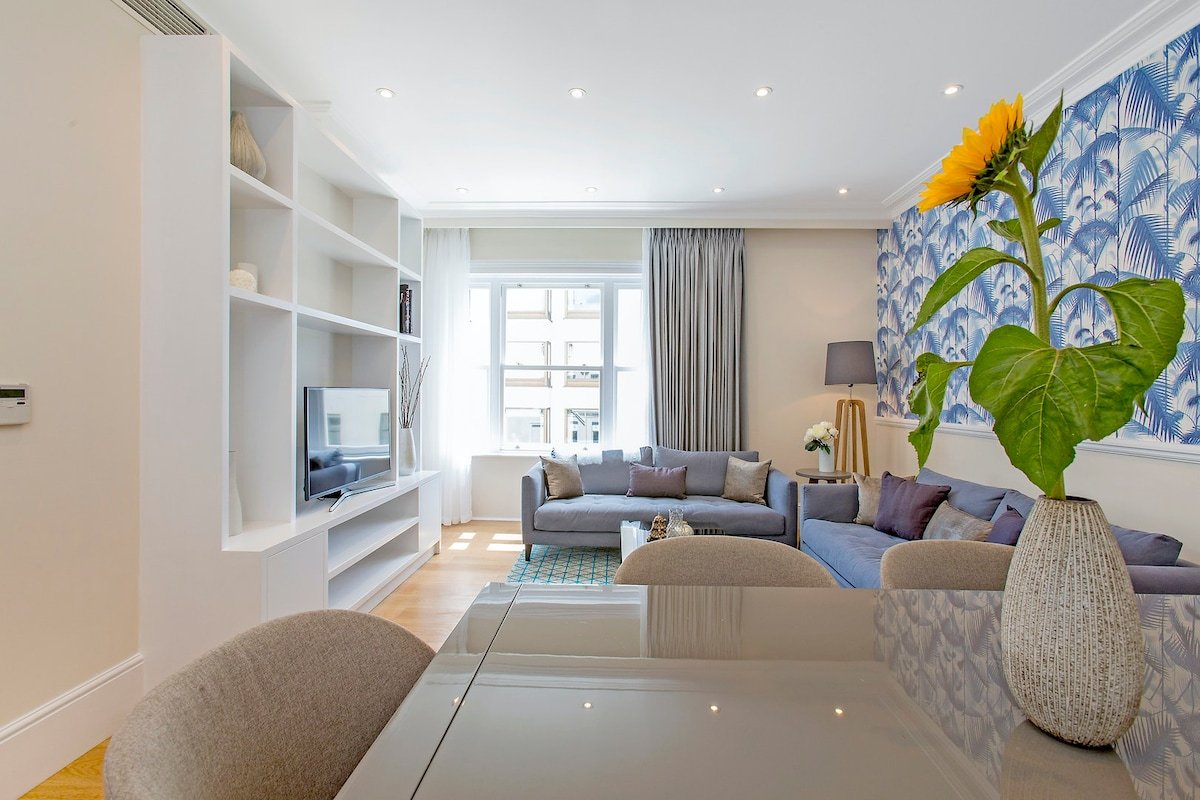 Knightsbridge Deluxe Two Bedroom Apartment gallery image 4