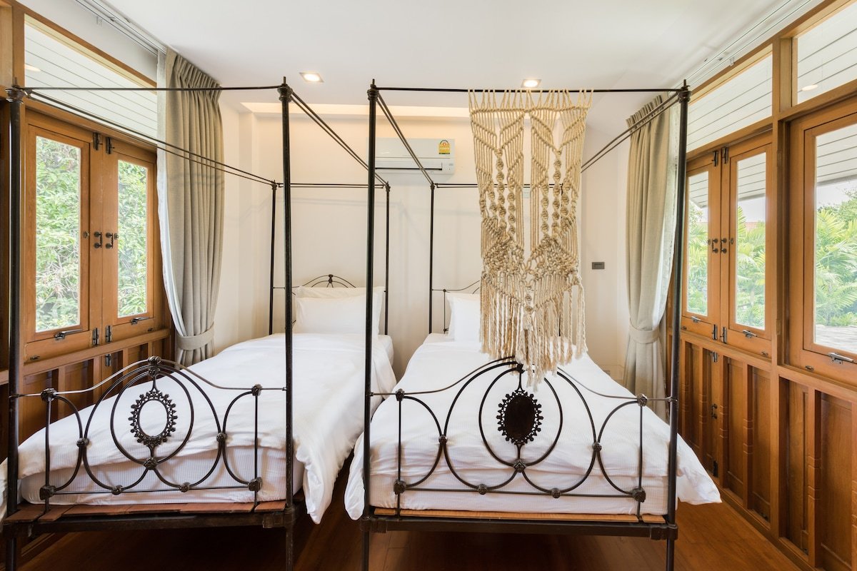 Charming Family Villa by the Canal in Bangkok gallery image 5