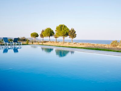 Villa Trapezia with Private Pool, Jacuzzi & Gym